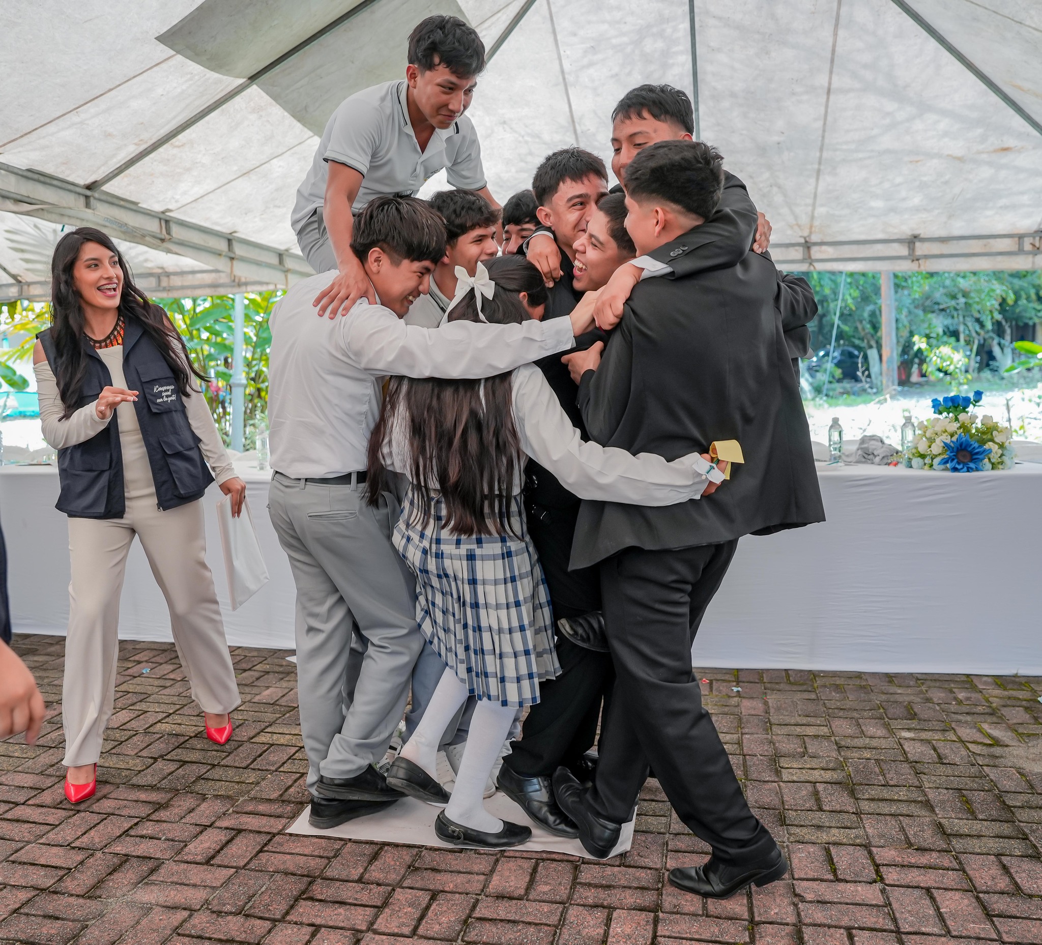Entrega de kits de medicina